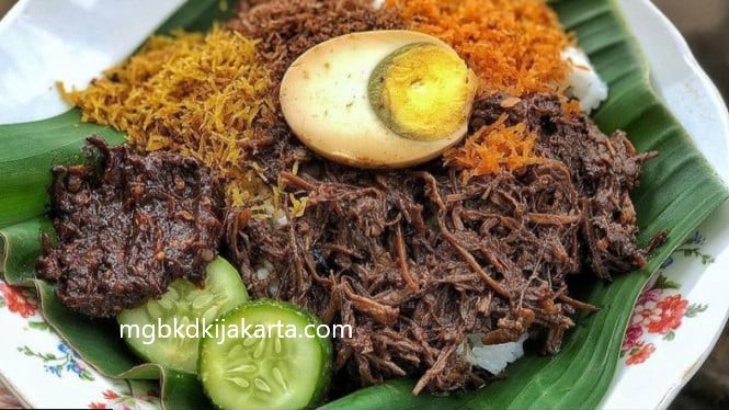 Kelezatan Nasi Krawu Gresik yang Legendaris