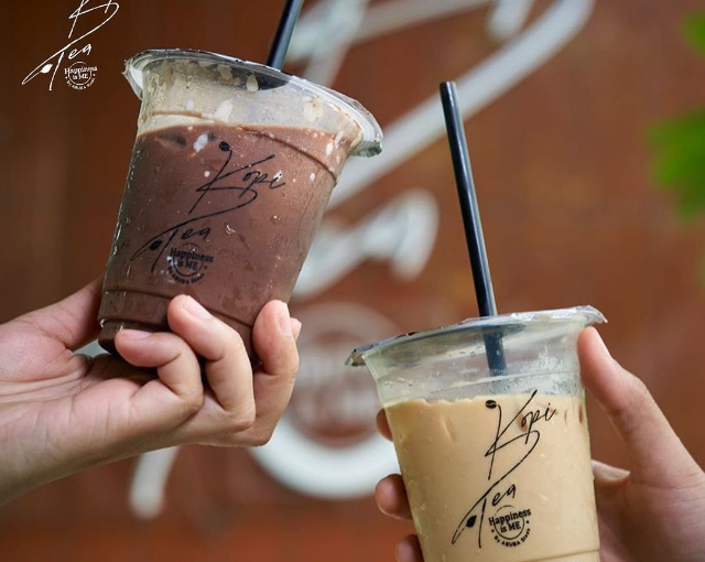 Kafe Cipete 3 Lantai: Es Kopi Segar dan Jajan Pasar Berkualitas