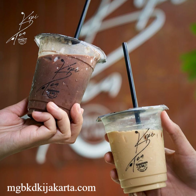 Kafe Cipete 3 Lantai: Es Kopi Segar dan Jajan Pasar Berkualitas